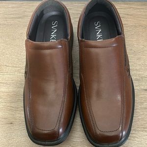 Svnke Casual slip on loafers size 8. Brown
